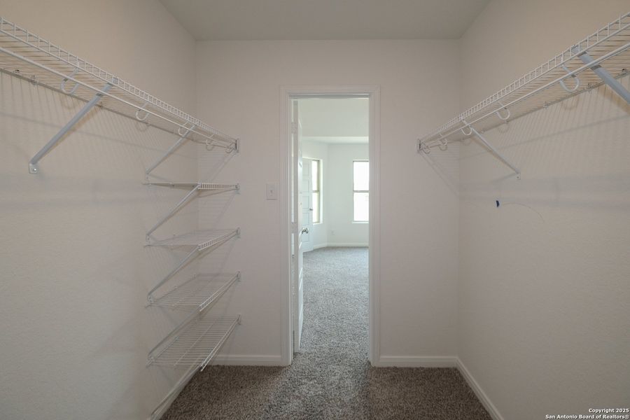 Spacious, unfurnished interior of a new home in Blue Ridge Ranch, San Antonio (Image 20).