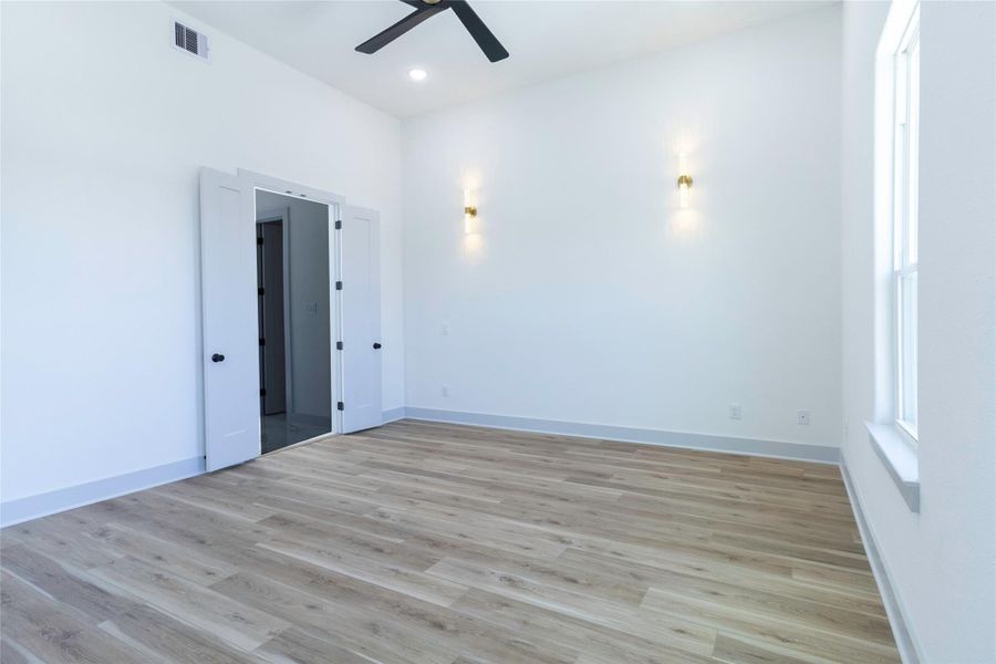 Spacious, unfurnished interior of a new home in , Houston (Image 18).