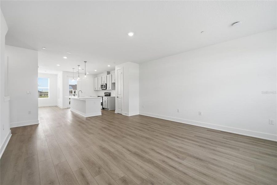Spacious, unfurnished interior of a new home in , Winter Garden (Image 31).