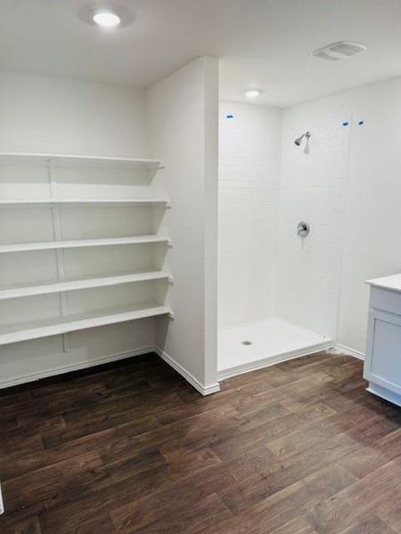 Image 8 of a home in Watermill. Image 8 of a home in Watermill.