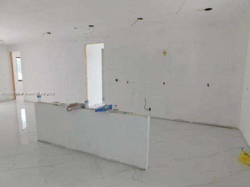 Spacious, unfurnished interior of a new home in , Clewiston (Image 24).