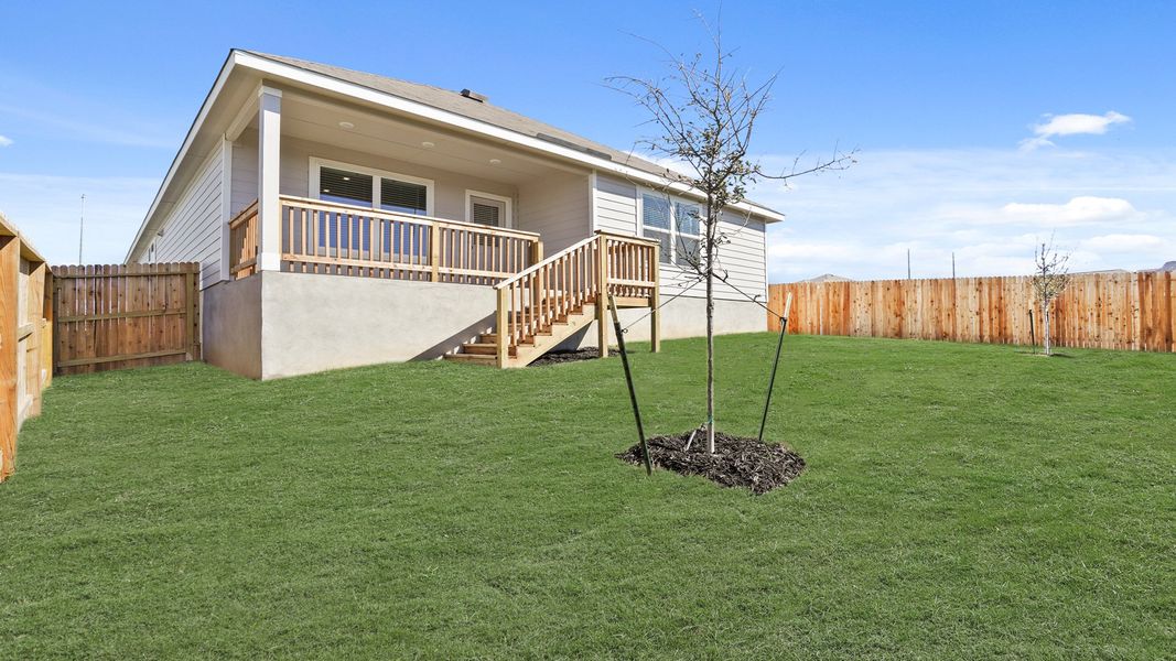 Exterior details and patio area of a home in Hunters Ranch, San Antonio (Image 3).