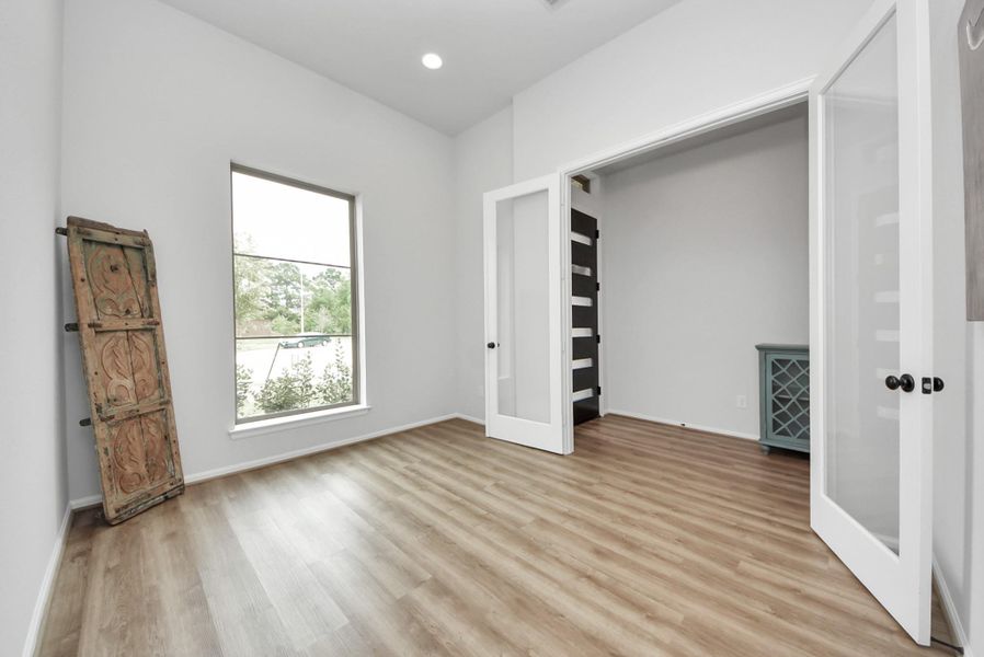 Spacious, unfurnished interior of a new home in , Humble (Image 21).