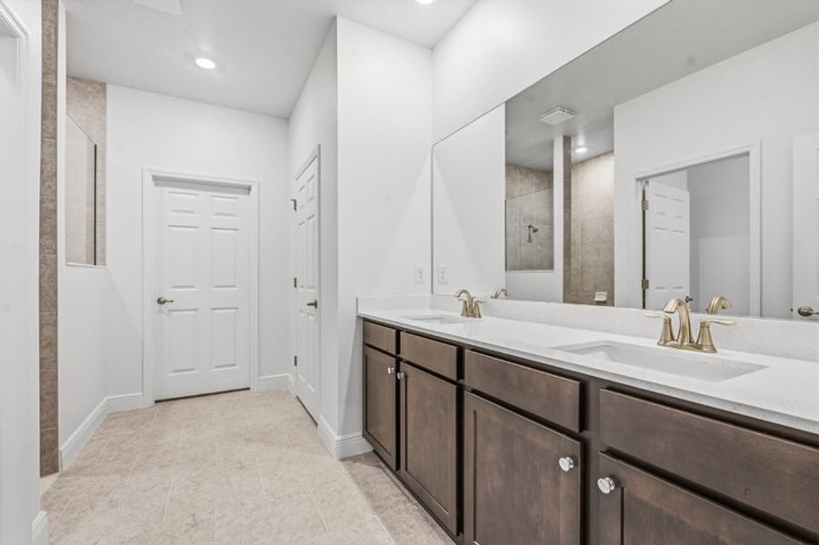 Furnished interior view inside a new home in Eden Hills, Lake Alfred (Image 17).