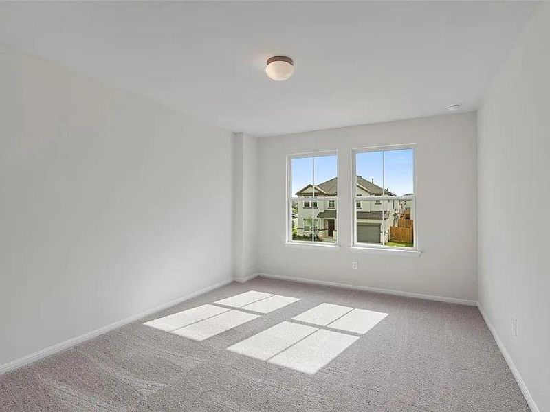 Natural illumination streams into this spacious chamber, ideal for peaceful slumber.