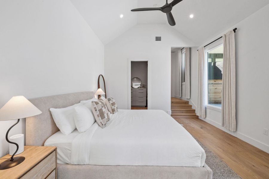 Bedroom with light wood-type flooring, lofted ceiling, a ceiling fan, and recessed lighting