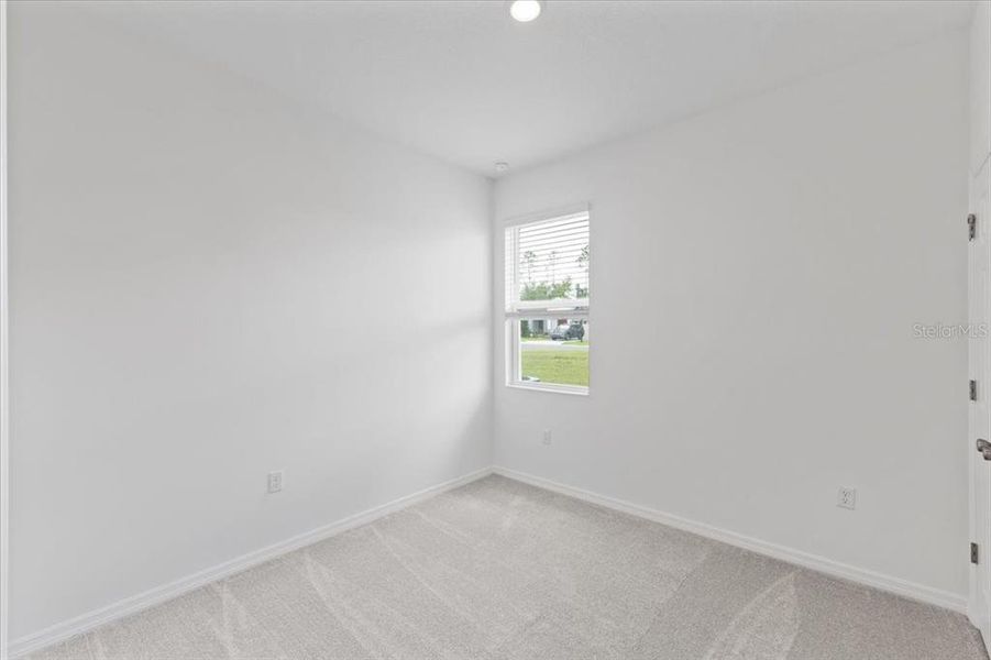 Spacious, unfurnished interior of a new home in Mirror Lake Village, Fruitland Park (Image 11).
