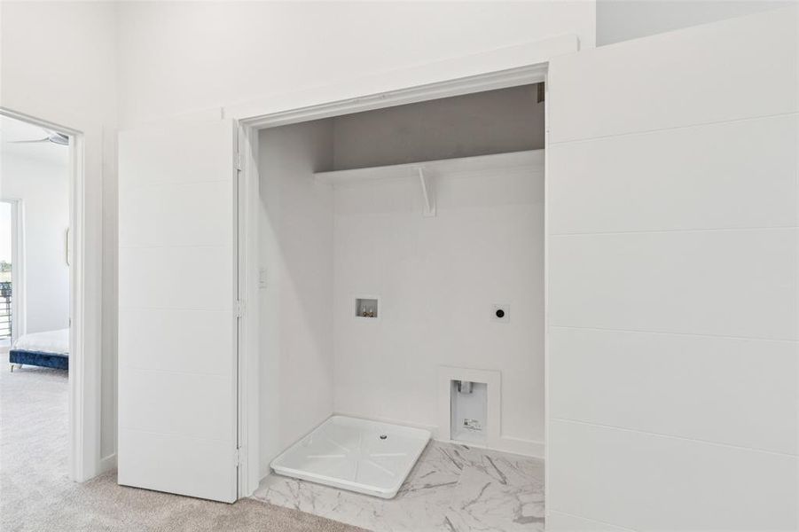 Spacious, unfurnished interior of a new home in , Sherman (Image 17).