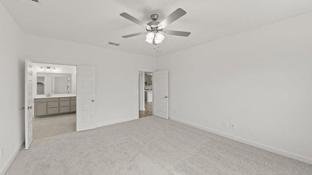 Spacious, unfurnished interior of a new home in Colony at Pinehurst, Pinehurst (Image 6).