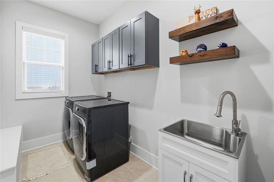 Furnished interior view inside a new home in , Alpharetta (Image 35).