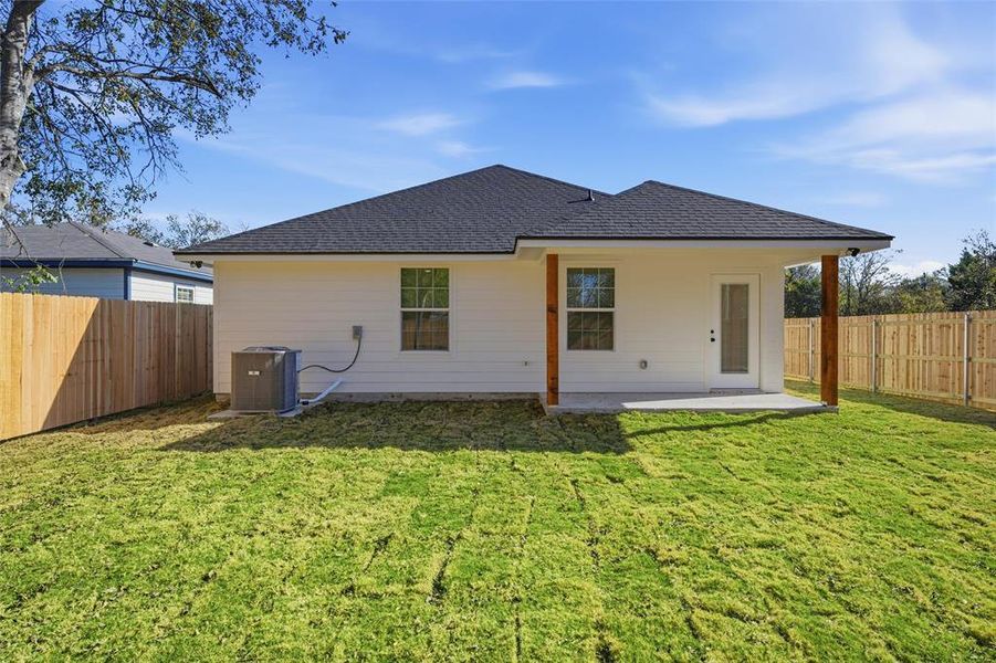 Exterior details and patio area of a home in , Waco (Image 4).