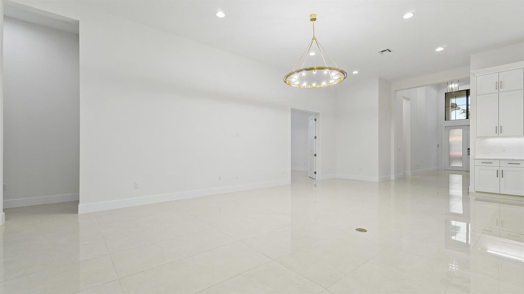 Spacious, unfurnished interior of a new home in Artistry Palm Beach, Palm Beach Gardens (Image 13).