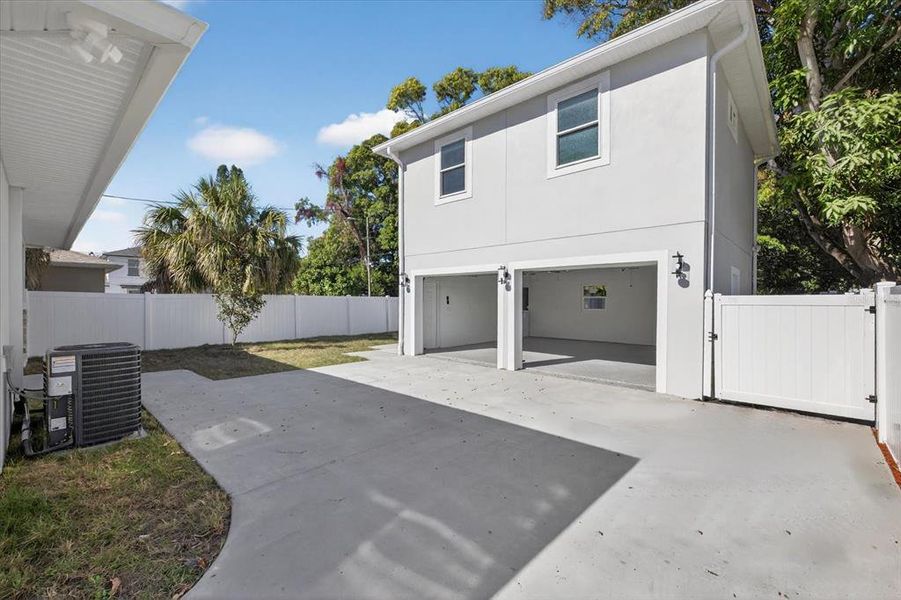 Exterior details and patio area of a home in , St. Petersburg (Image 44).