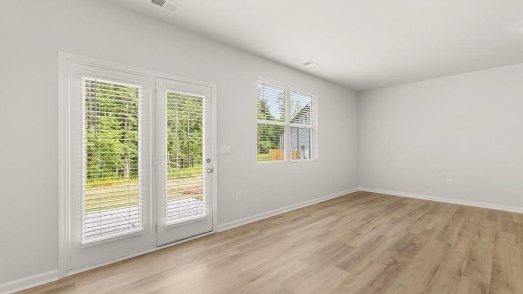 Spacious, unfurnished interior of a new home in , Gainesville (Image 19).