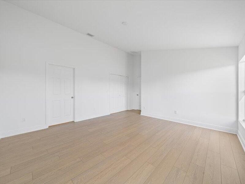 Spacious, unfurnished interior of a new home in , Fort Pierce (Image 19).