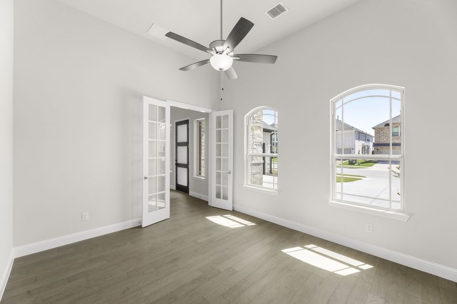 Spacious, unfurnished interior of a new home in Lake Shore Village, Rowlett (Image 15).