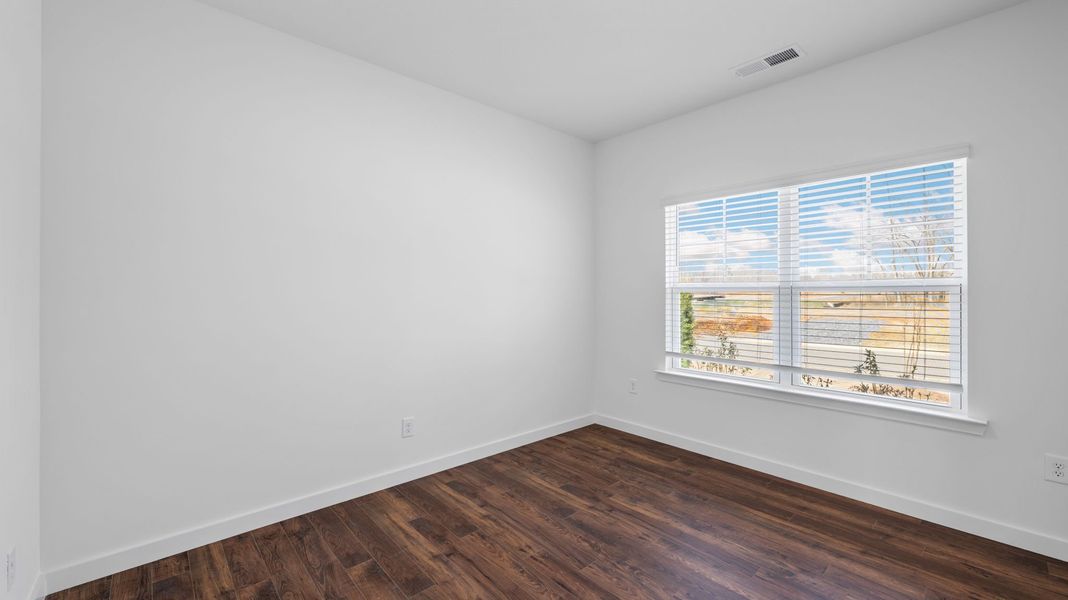 Spacious, unfurnished interior of a new home in The Cove at Thrasher Landing, Hixson (Image 11).
