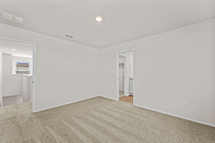 Spacious, unfurnished interior of a new home in Bollinger, Maxwell (Image 17).