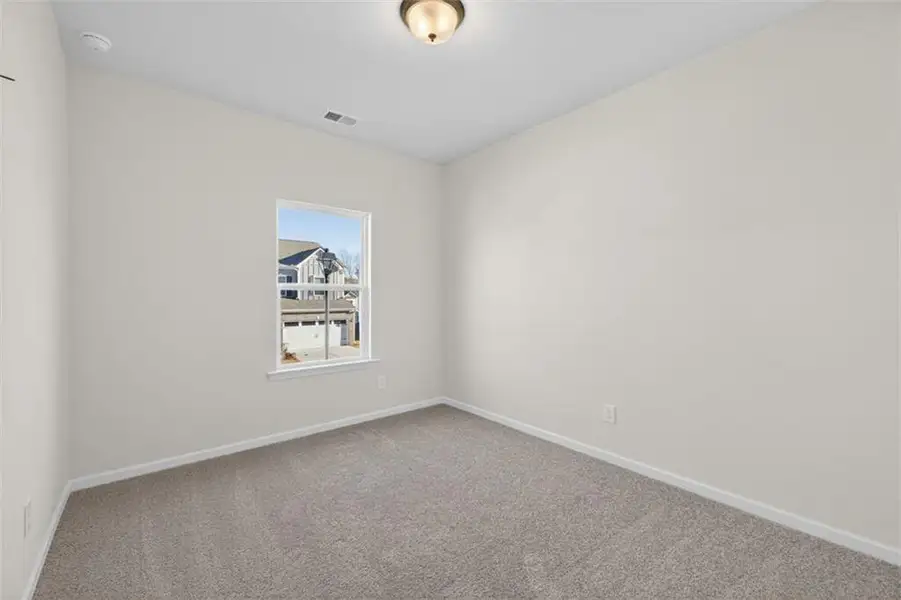 Spacious, unfurnished interior of a new home in Sanders Park, Austell (Image 19).
