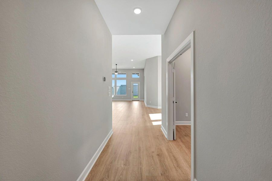 Spacious, unfurnished interior of a new home in Pomona 45' Homesites, Manvel (Image 15).