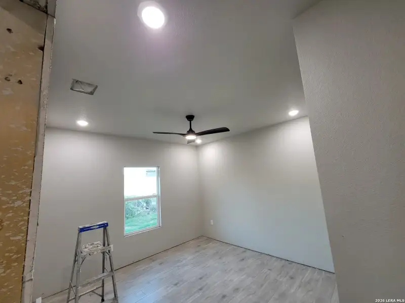 Spacious, unfurnished interior of a new home in , San Antonio (Image 25).