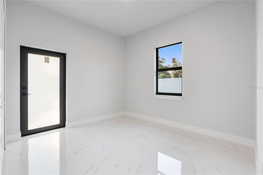 Spacious, unfurnished interior of a new home in , Weeki Wachee (Image 30).