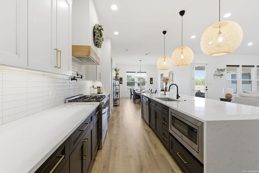 Furnished interior view inside a new home in , Bandera (Image 51).
