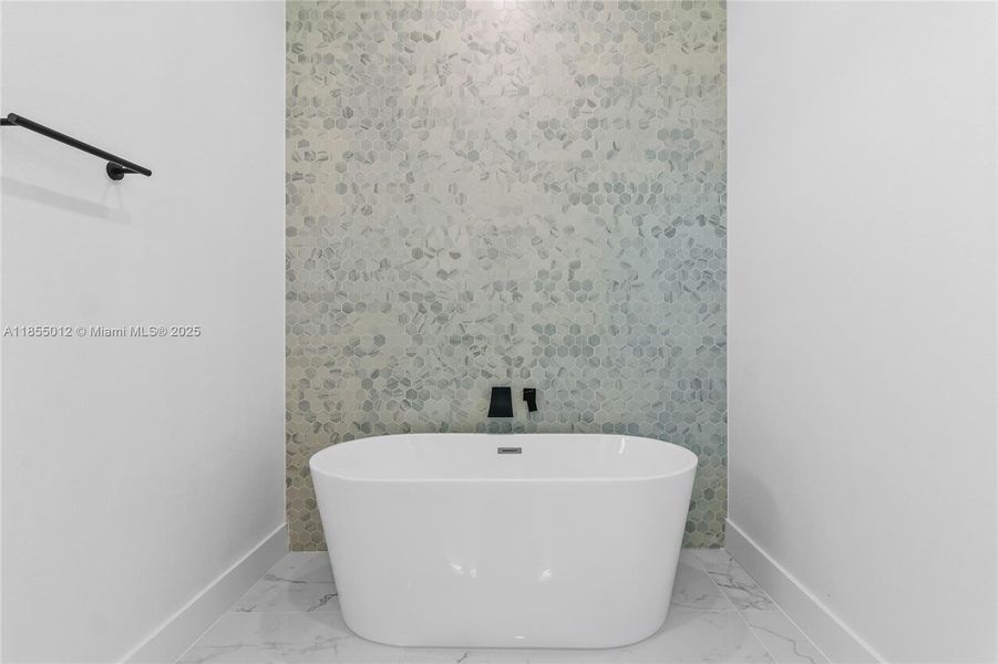 Luxurious Soaking Tub