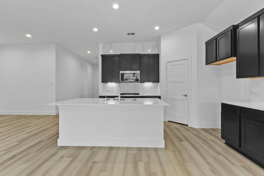Furnished interior view inside a new home in Silverthorne, Conroe (Image 11). Furnished interior view inside a new home in Silverthorne, Conroe (Image 11).