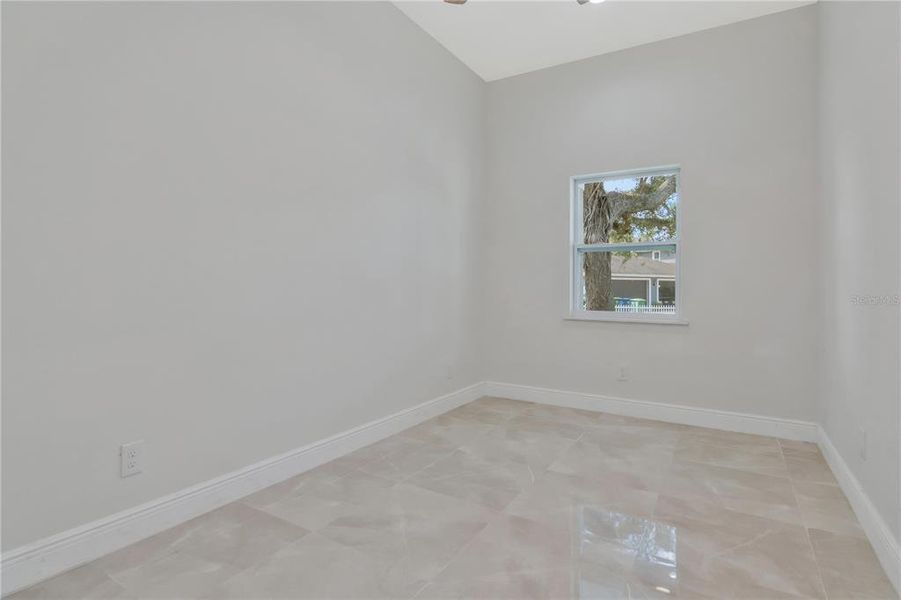 Spacious, unfurnished interior of a new home in , Tampa (Image 19).