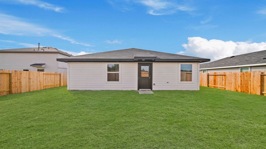 Exterior details and patio area of a home in Silverthorne, Conroe (Image 3). Exterior details and patio area of a home in Silverthorne, Conroe (Image 3).