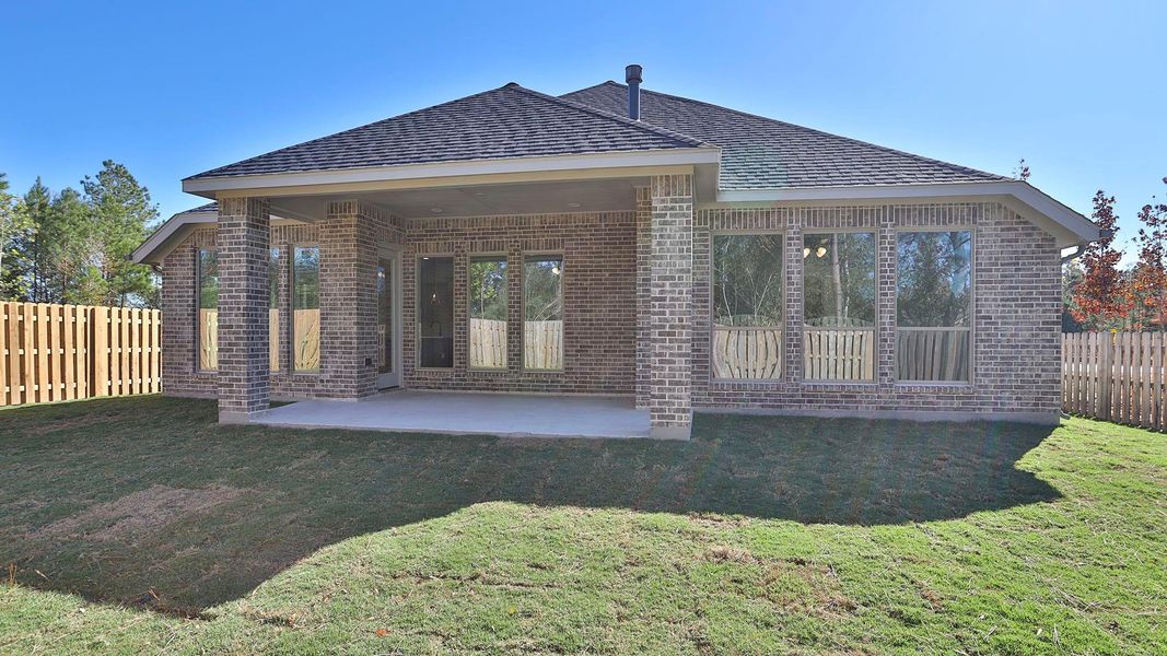 Exterior details and patio area of a home in Colton 55', Montgomery (Image 3).
