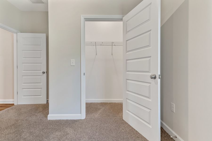 Spacious, unfurnished interior of a new home in Oak Hollow, Crestview (Image 18).