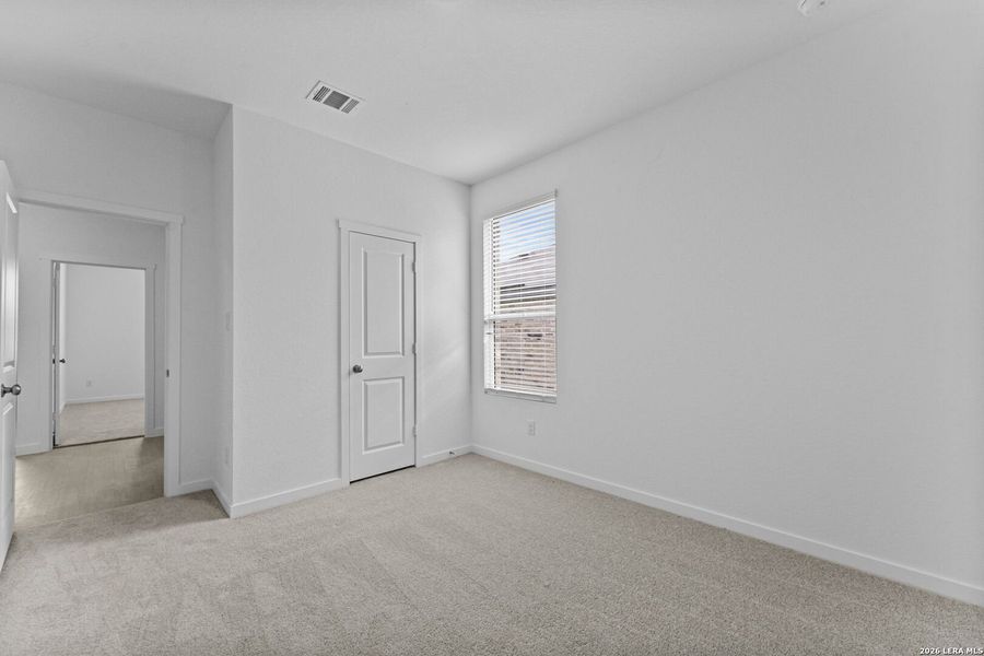 Spacious, unfurnished interior of a new home in Sky Ranch, New Braunfels (Image 10).