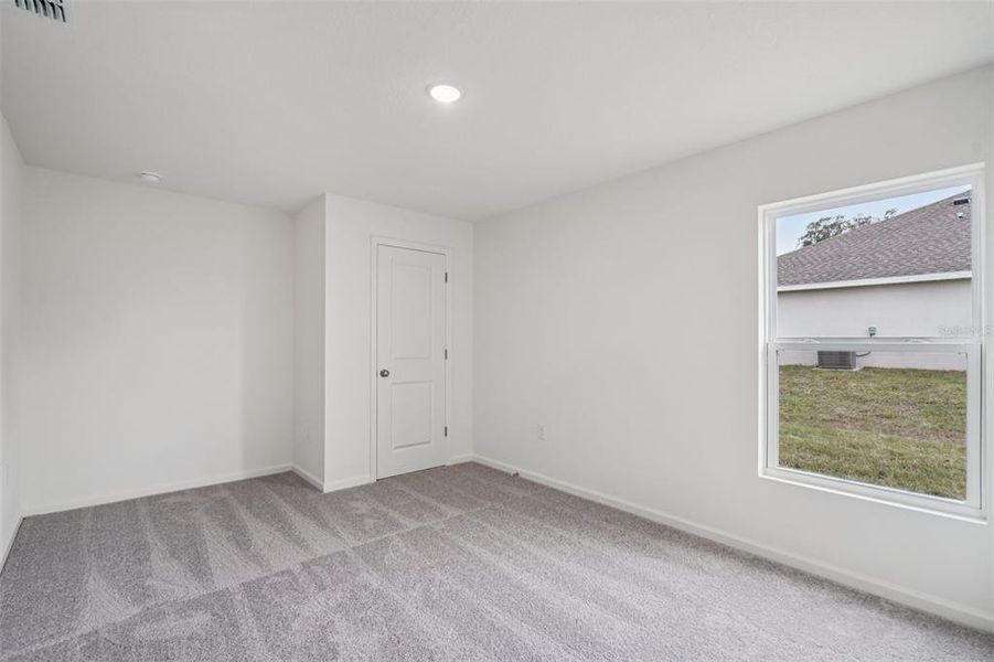 Spacious, unfurnished interior of a new home in Sable Run, Ocala (Image 22).