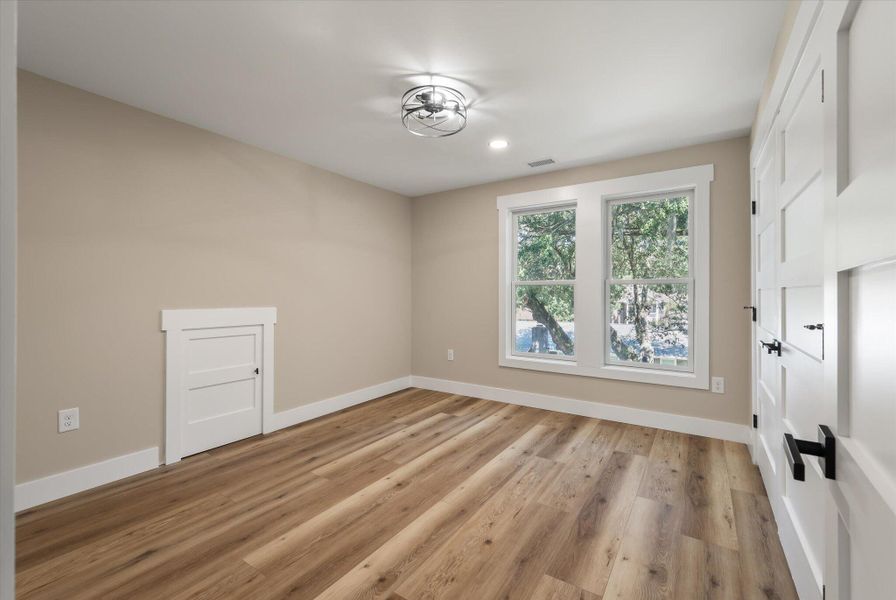 Spacious, unfurnished interior of a new home in , Charleston (Image 20).