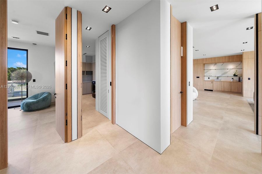 Spacious, unfurnished interior of a new home in , Miami (Image 24).