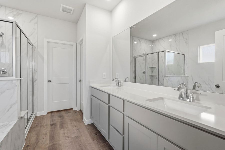 Furnished interior view inside a new home in Sanford Farms, Waller (Image 5).