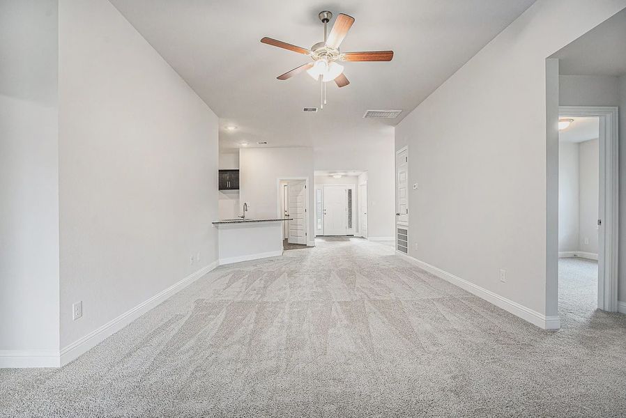 Spacious, unfurnished interior of a new home in Kiber Reserve, Angleton (Image 9).