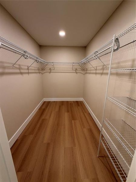 Spacious, unfurnished interior of a new home in , Dunnellon (Image 7).