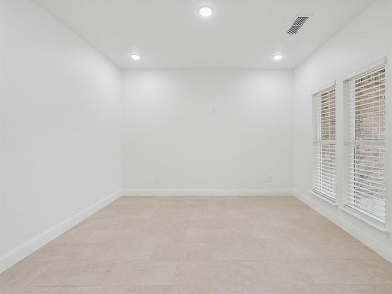 Spacious, unfurnished interior of a new home in , Mesquite (Image 14).
