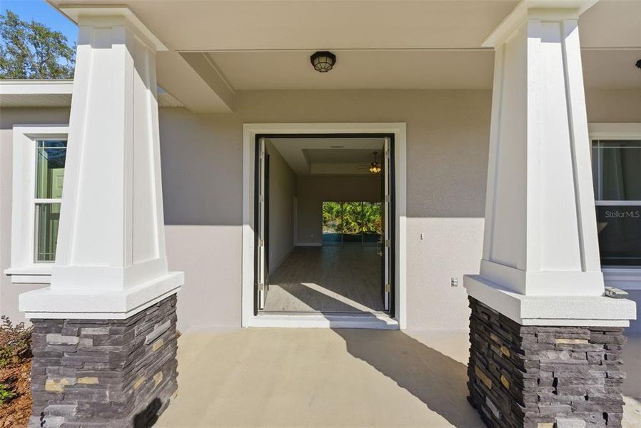 Exterior details and patio area of a home in , Citrus Springs (Image 3).