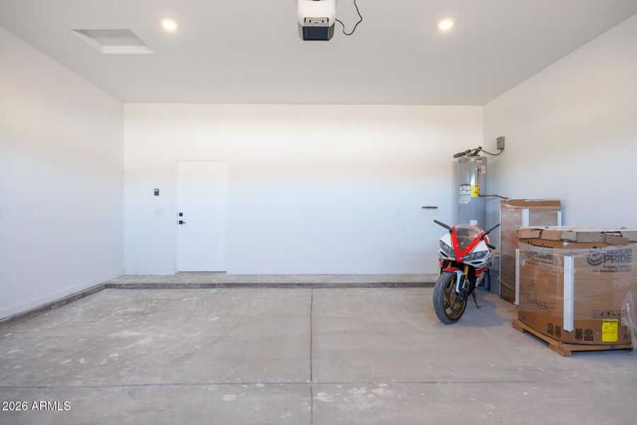 10153 W Wenden - Garage View