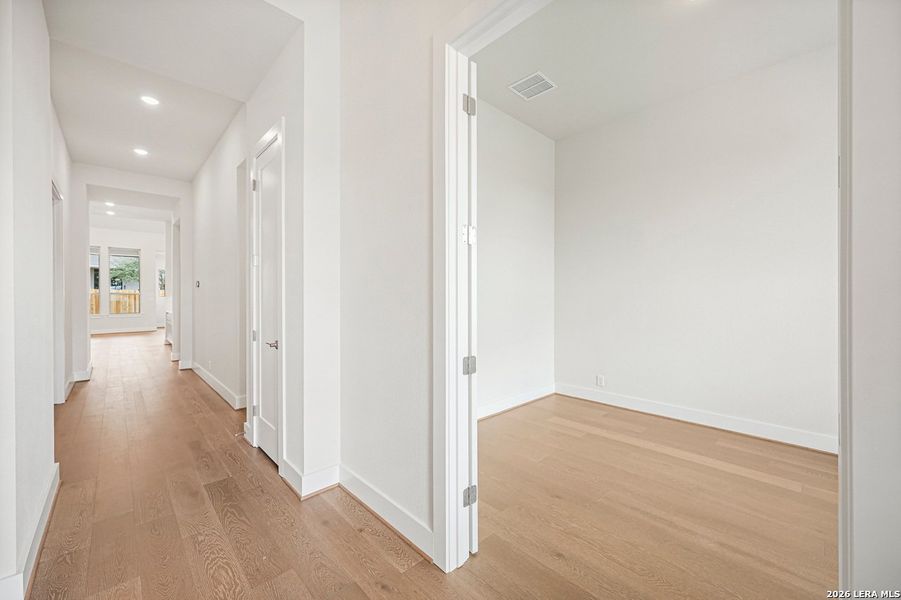 Spacious, unfurnished interior of a new home in Mont Blanc, Schertz (Image 12).