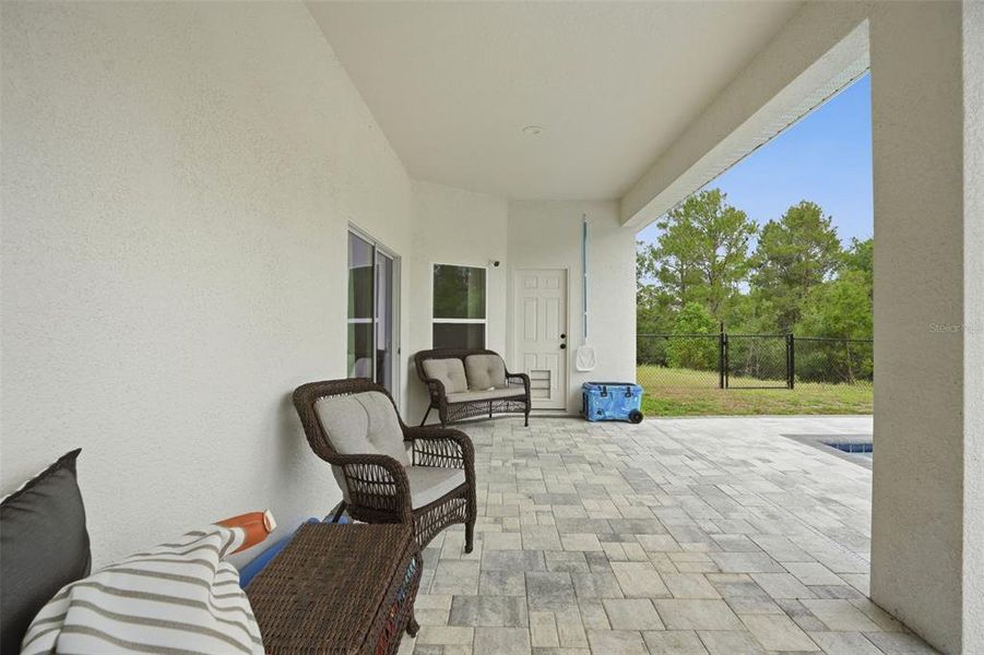 Exterior details and patio area of a home in , Weeki Wachee (Image 31).