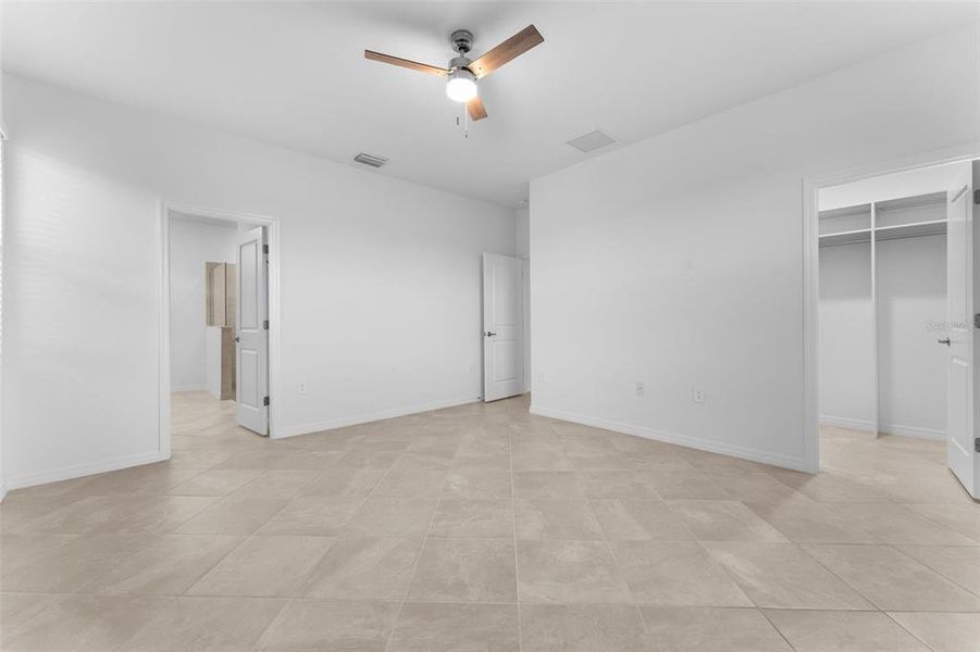 Spacious, unfurnished interior of a new home in , Port Charlotte (Image 27).