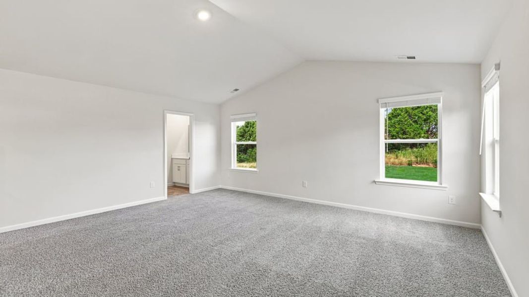 Spacious, unfurnished interior of a new home in Chestnut Ridge, Greenville (Image 38).