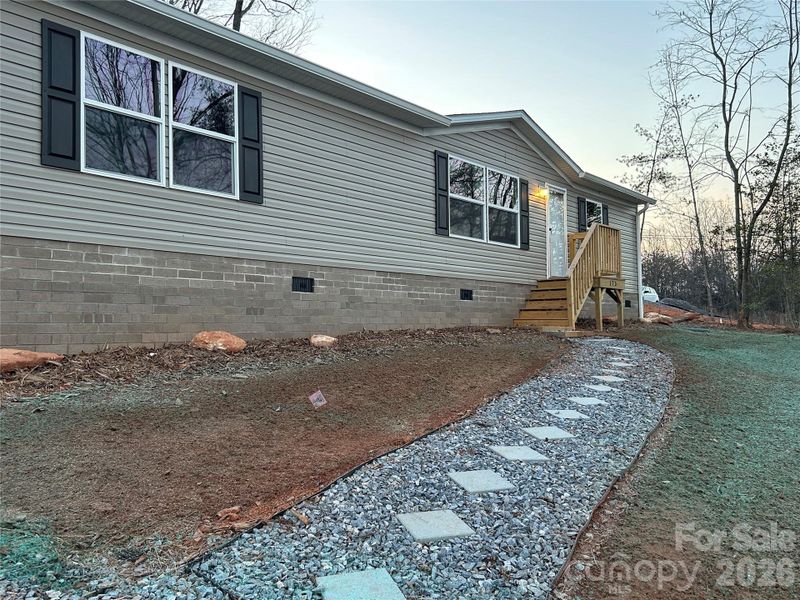 Notice walkway to front deck