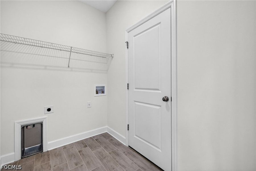 Spacious, unfurnished interior of a new home in Cape Coral, Cape Coral (Image 26).