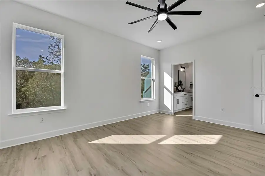 Spacious, unfurnished interior of a new home in , Weeki Wachee (Image 32).